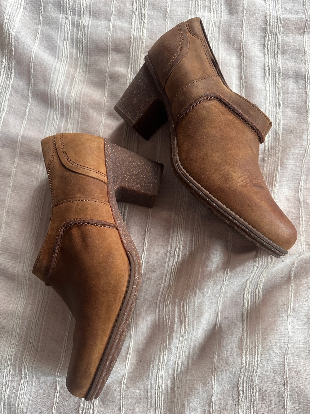 Clarks Sashlin Aleta Dark Tan Leather Booties Size 10W Wide Comfort Shoes NWOB